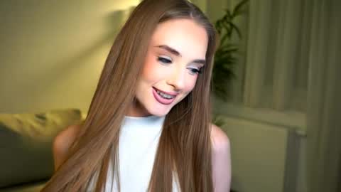 Petitegonwiild online show from May 2026 09:21:01 PM