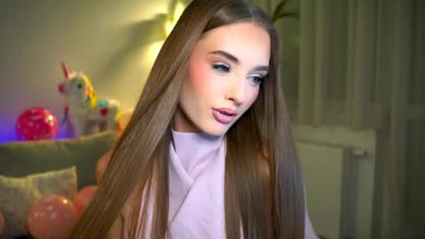 Petitegonwiild online show from June 2026 07:59:01 PM