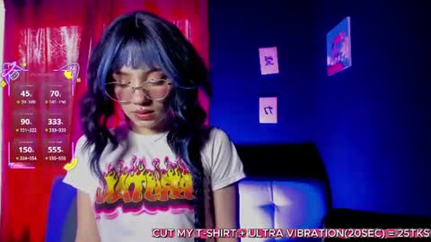 Snapshot of petitemila_ chatting on June 2026 06:41:01 PM Mila online show from June 2026 06:41:01 PM
