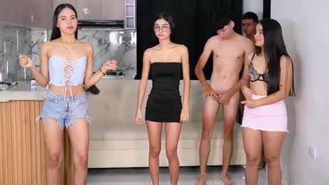 Sara Emma and Nahomy online show from October 2025 01:33:02 PM