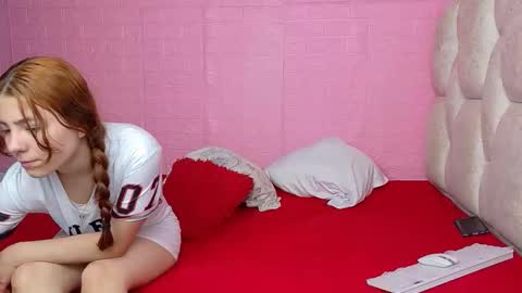 Snapshot of petitestrawberry18 chatting on October 2025 06:17:01 AM Tip us ask our names online show from October 2025 06:17:01 AM