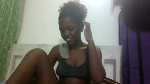 petitesweetchiq online show from October 2025 07:03:02 PM