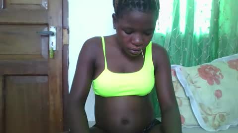 Snapshot of petitesweetchiq chatting on February 2026 07:51:02 AM petitesweetchiq online show from February 2026 07:51:02 AM