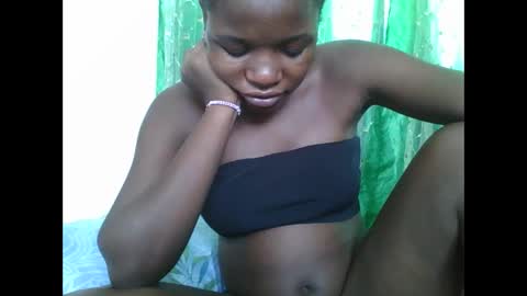 Snapshot of petitesweetchiq chatting on February 2026 10:41:02 AM petitesweetchiq online show from February 2026 10:41:02 AM