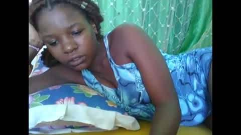 Snapshot of petitesweetchiq chatting on February 2026 08:02:01 AM petitesweetchiq online show from February 2026 08:02:01 AM