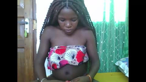 Snapshot of petitesweetchiq chatting on March 2026 07:25:02 AM petitesweetchiq online show from March 2026 07:25:02 AM