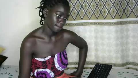 petitte_gyaal online show from November 2025 06:28:01 PM