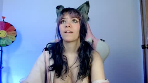 Snapshot of petra_butterfly chatting on January 2025 11:24:01 PM i.. .U can call me Nick .... Help me to reach 200 thumbs up online show from January 2025 11:24:01 PM