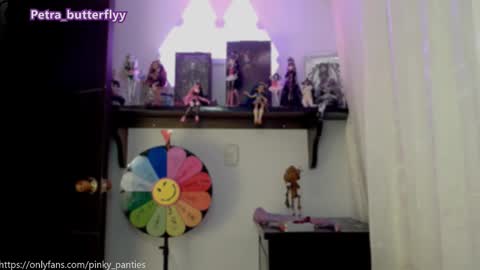 Snapshot of petra_butterfly chatting on March 2025 04:10:01 AM i.. .U can call me Nick .... Help me to reach 200 thumbs up online show from March 2025 04:10:01 AM