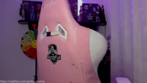 Snapshot of petra_butterfly chatting on September 2025 01:17:01 AM i.. .U can call me Nick .... Help me to reach 200 thumbs up online show from September 2025 01:17:01 AM