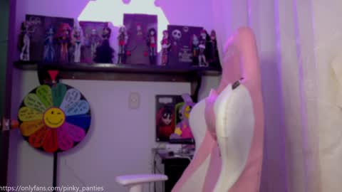 Snapshot of petra_butterfly chatting on September 2025 12:12:01 AM i.. .U can call me Nick .... Help me to reach 200 thumbs up online show from September 2025 12:12:01 AM