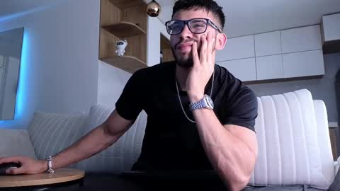 phantom_bigger1 online show from November 2025 02:43:02 PM