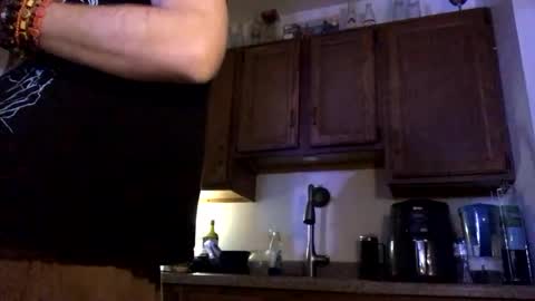 Snapshot of phildoesart chatting on December 2024 04:06:01 AM Phil online show from December 2024 04:06:01 AM