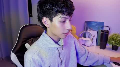 Snapshot of philipe_moonlight_ chatting on September 2025 11:50:01 PM Phil. INDEPENDENT MODEL online show from September 2025 11:50:01 PM