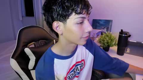 Snapshot of philipe_moonlight_ chatting on October 2025 04:57:02 AM Phil. INDEPENDENT MODEL online show from October 2025 04:57:02 AM