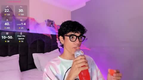 Snapshot of phillicious_ chatting on October 2025 08:52:02 PM Phillip online show from October 2025 08:52:02 PM