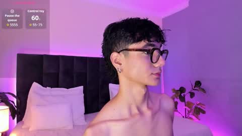 Phillip online show from November 2025 09:16:02 PM