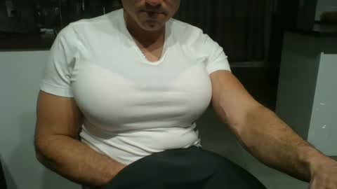 Snapshot of philouuuuu chatting on February 2026 02:40:02 AM philouuuuu online show from February 2026 02:40:02 AM