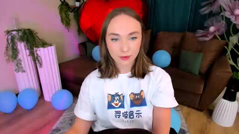 Emelie online show from September 2025 07:57:01 PM