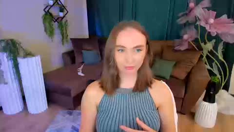 Emelie online show from September 2025 04:10:02 PM