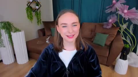 Emelie online show from September 2025 06:06:01 AM