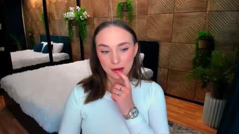 Emelie online show from December 2025 04:23:02 PM