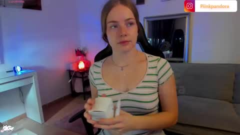 Snapshot of piinkpandora chatting on November 2025 03:17:02 PM PiinkPandora online show from November 2025 03:17:02 PM