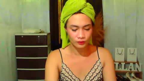 Snapshot of pinaycutie_jilian chatting on November 2025 09:57:01 AM jilian online show from November 2025 09:57:01 AM