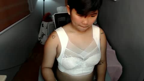Snapshot of pinayprincesslyn chatting on January 2025 06:46:01 AM Lyn the Lesbian online show from January 2025 06:46:01 AM