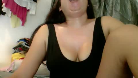 Snapshot of pinayxx_mae chatting on November 2025 04:07:02 PM Athena online show from November 2025 04:07:02 PM