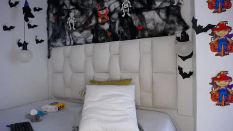 tiffany online show from October 2025 10:25:02 PM