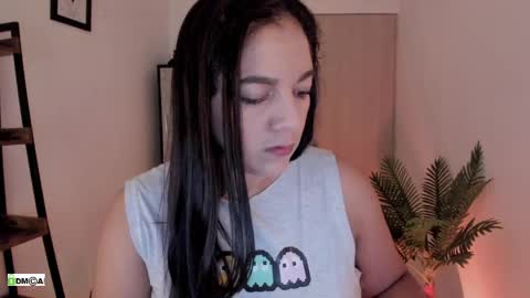Snapshot of pink_kitten_ chatting on April 2026 10:32:01 AM Eli online show from April 2026 10:32:01 AM
