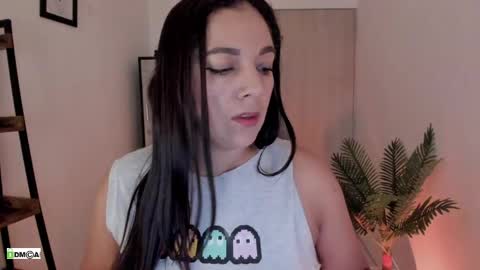 Snapshot of pink_kitten_ chatting on May 2026 12:26:02 PM Eli online show from May 2026 12:26:02 PM