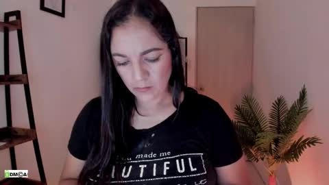 Snapshot of pink_kitten_ chatting on May 2026 12:46:02 PM Eli online show from May 2026 12:46:02 PM