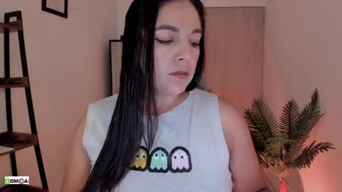 Snapshot of pink_kitten_ chatting on May 2026 12:25:02 PM Eli online show from May 2026 12:25:02 PM