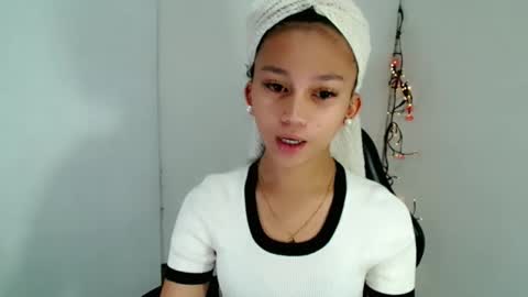 Snapshot of pinkdollbaby_ chatting on May 2026 01:00:02 AM pinkdollbaby_ online show from May 2026 01:00:02 AM