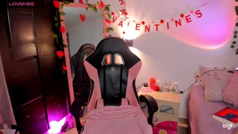 Sarah .. online show from February 2025 05:19:02 AM