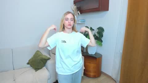 Snapshot of pinkyskyy chatting on December 2025 07:06:02 AM Kate online show from December 2025 07:06:02 AM