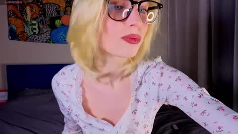 pis_sos online show from April 2026 10:29:02 PM