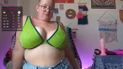 Em online show from December 2024 09:22:01 PM