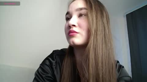 Snapshot of pixie____ chatting on April 2026 01:17:01 PM Lily online show from April 2026 01:17:01 PM