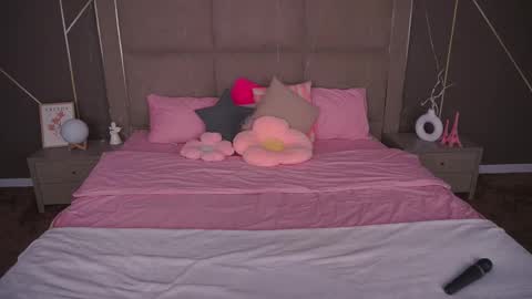 pixiehott online show from February 2026 10:04:02 PM