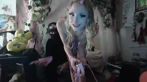 Snapshot of pixielovely chatting on May 2026 04:43:02 AM pixielovely online show from May 2026 04:43:02 AM