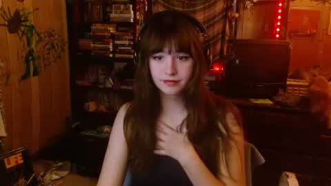 Izzy online show from December 2025 12:48:01 AM