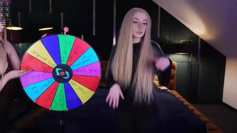 Lana online show from December 2025 12:36:02 PM