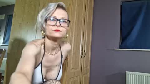 hot milf LILLY online show from December 2024 06:38:01 PM
