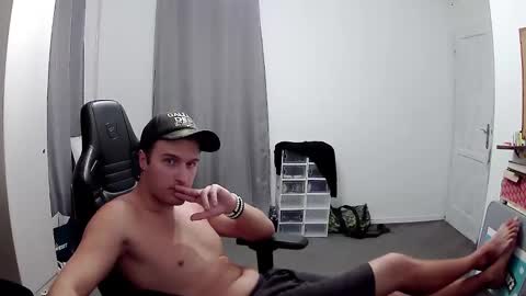 plkrisztian online show from September 2025 04:01:02 PM