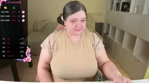 Snapshot of plum_pie__ chatting on November 2025 02:39:02 PM Alice online show from November 2025 02:39:02 PM