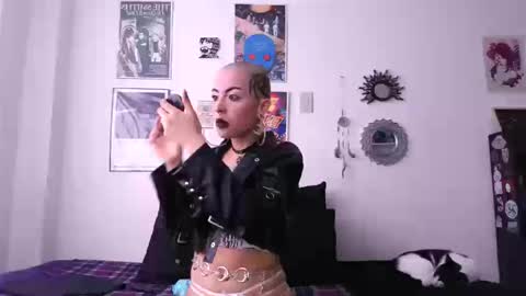 Snapshot of plutonbluemoon_999 chatting on September 2025 08:23:01 PM online show from September 2025 08:23:01 PM