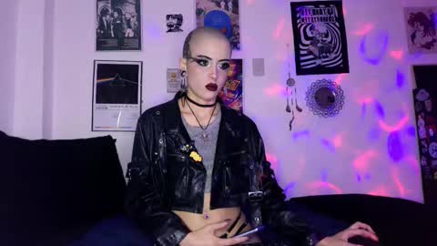 Snapshot of plutonbluemoon_999 chatting on October 2025 02:12:02 AM online show from October 2025 02:12:02 AM